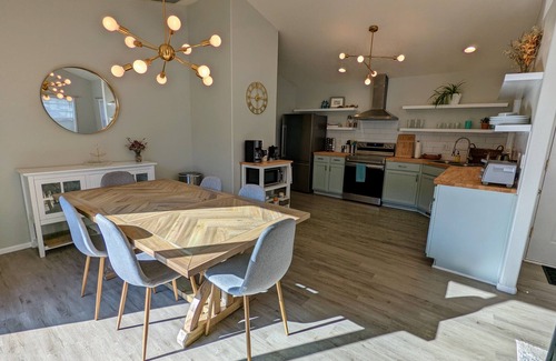 West Eugene Apartment | Contemporary 2 Bedroom Close to Downtown, Dining