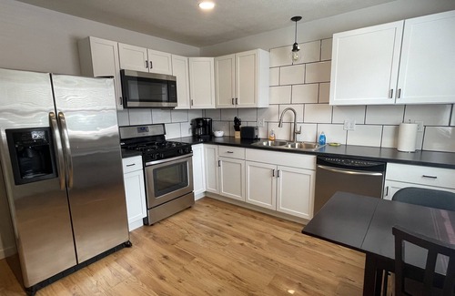 Normal House | Contemporary 2bd 1.5ba Townhouse