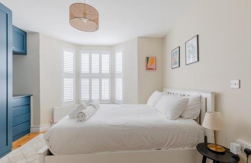 Leabridge Apartment | Contemporary 2BD Cottage-Style Flat Hackney