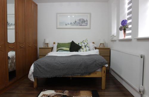 West Thurrock House | Contemporary 2bed house with Parking