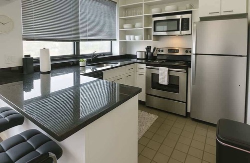 East Hyde Park Apartment | Contemporary 2BR Apartment in Vibrant Hyde Park