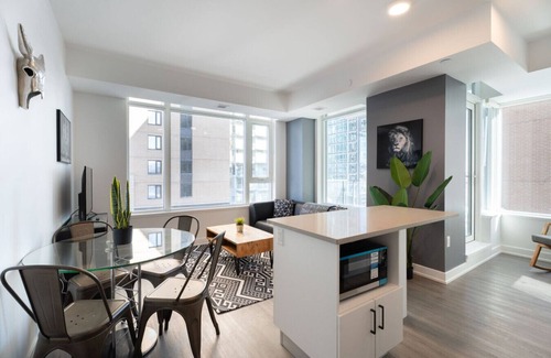 Civic Hospital - Experimental Farm - Central Park Apartment | Contemporary 2BR in Little Italy with Gym