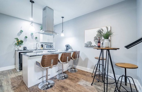 Fountain Square House | Contemporary 2BR2BA w/King *Den*Private Entry/Yard