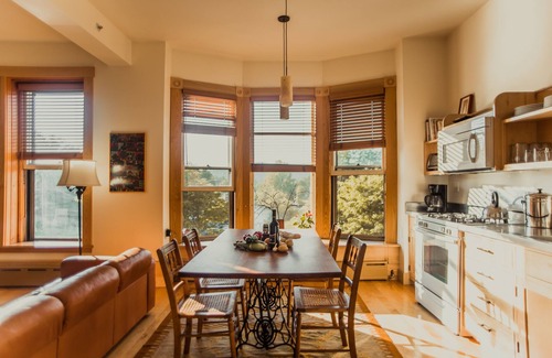 Hardwick Apartment | Contemporary Apartment in Historic 1895 Building