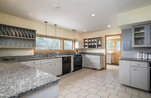 Williamstown House | Contemporary Berkshire Home with Views of Taconic Golf Course