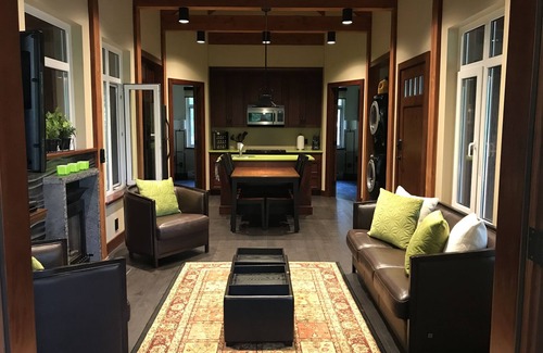 Salt Spring Island Cabin | Contemporary Cottage with Private Forest Backyard. Steps to Sea & Pet-Friendly!