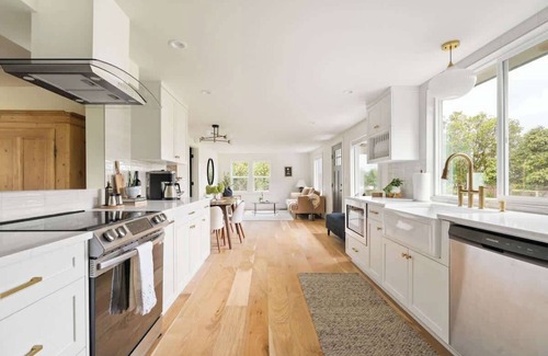 Camas House | Contemporary Camas Retreat with Guest Suite