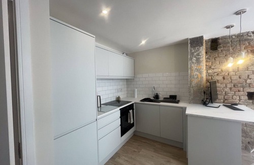 Temple Bar Apartment | Contemporary City Retreat- Work & Study