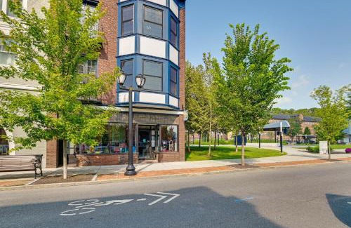 Cohoes Apartment | Contemporary Cohoes Retreat with Electric Fireplace!