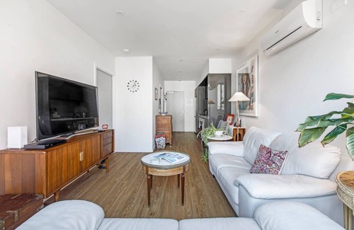 Carlton Apartment | Contemporary Comfort between Fitzroy and Carlton
