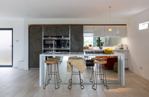 Kingsbridge Cottage | Contemporary cottage nestled in valley with beautiful views.