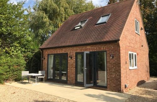 Petersfield House | Contemporary Cottage outside South Harting