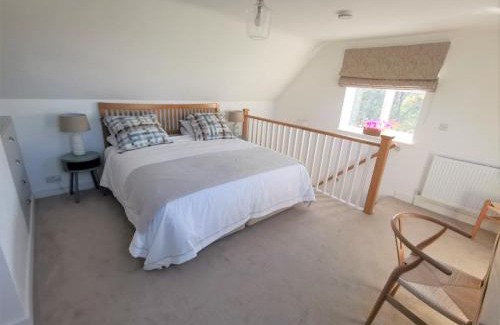 Petersfield House | Contemporary Cottage outside South Harting