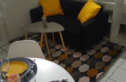 Les Mureaux Apartment | Contemporary Cozy Studio
