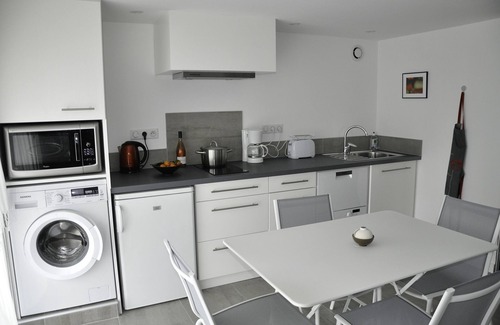 Les Vans Cottage | Contemporary gîte in a charming residence.