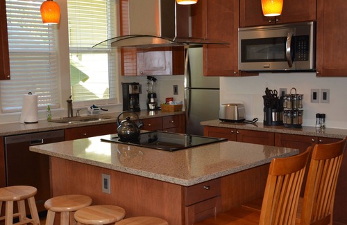 McMinnville House | Contemporary Home Near Linfield, Near Historic Downtown