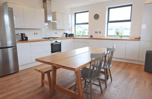 Southville Apartment | Contemporary Large 2 Bedroom Apartment with Parking
