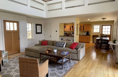 Shelter Island House | Contemporary near Wade's Beach - 10 min drive to Sunset Beach/Shelter Island Hts