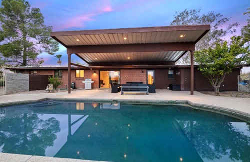Riverside Terrace House | Contemporary Resort, Pool,Patio,2x Kings,Rec Room