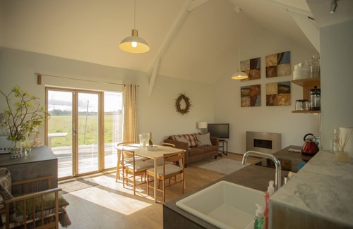 Chipping Norton Cabin | Contemporary rural cabin in the Cotswolds