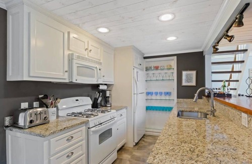 Mashpee House | Contemporary Saltbox In New Seabury!