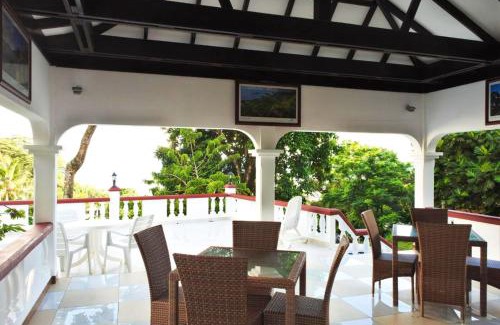 Zig Zag Ward Apartment | Contemporary studio with sea view in Mahé, 56m² + terrace