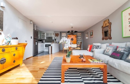 San Miguel Chapultepec House | Contemporary townhouse with plenty of light