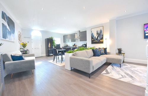 Bishop's House | Contemporary Townhouse close to the Southbank & City Centre