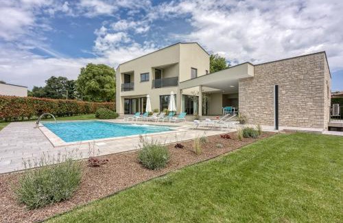 Kringa Villa | Contemporary Villa Nada with Pool and Sauna