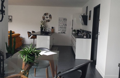 Quartier d'Orbigny House | Contemporary with swimming pool near the beach