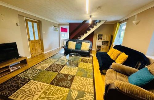 St Ives Apartment | Contractors families free parking Ramsey Road