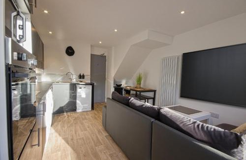 Luton Apartment | Contractors, Medical staff, Relocators, Families- 5 Bedroom 3 bathroom house- 2min walk to L&D