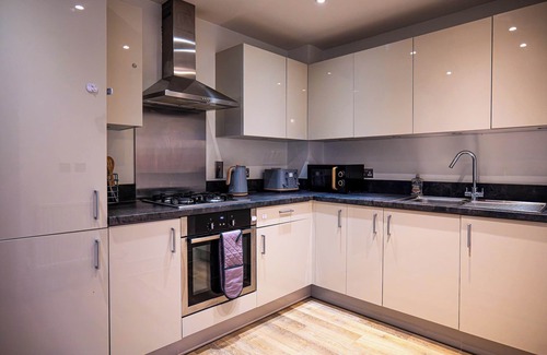 Crawley City Centre Apartment | Convenient 2 Bedroom Apartment in Crawley