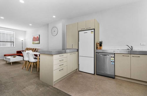 Mount Eden House | Convenient 3-Bed Townhouse with Garage Parking