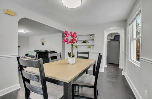 Lancaster House | Convenient 3-bedroom house with AC, WiFi in peaceful Bowmansville