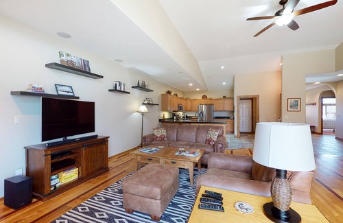 Pagosa Springs House | Convenient condo with fireplace & WiFi - walk to rec center pool, tennis & town