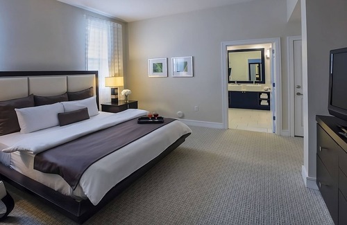 Ludlam Hotel | Convenient Countryside Stay! 2 Relaxing Rooms w/Balcony | Onsite Pool + Spa