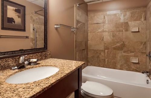 South Loop House | Convenient Family-Friendly: Indoor Pool + Shuttle Service