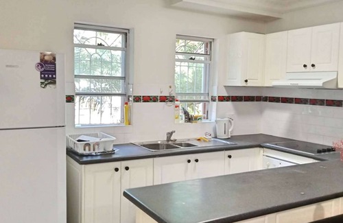 Hurstville Apartment | Convenient Family Home ,2 minutes walk to Station and Westfield
