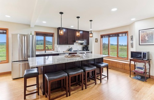 Davis House | Convenient location for your mountain vacation. Welcome to Coyotes Den!