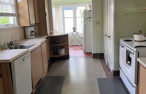 Columbia City House | Convenient location, 2 bedroom. 1.5 bath. Sleep 5. WiFi, AC, parking available.