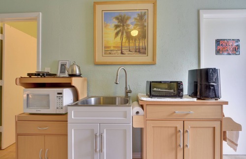 Whitfield Apartment | Convenient Sarasota Studio w/Lush Backyard!