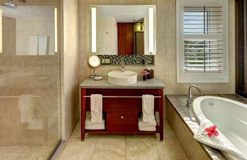 Paget Hotel | Convenient Stay! Outdoor Pool, FREE Parking Close to Point Pleasant Park!