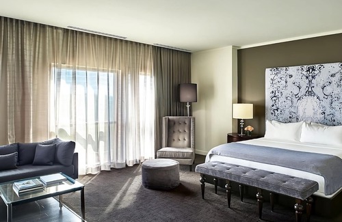 West Plaza Hotel | Convenient Stay, Superb Location! Onsite Pool, Pets Allowed, Near Crown Center