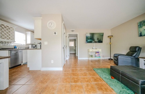 Oxford Condo | Convenient to campus and The Square - Location