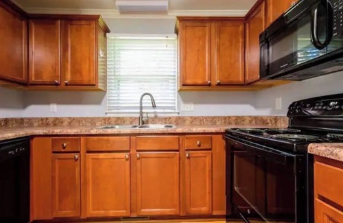 Fuquay-Varina House | Conveniently Accommodating Minutes to town