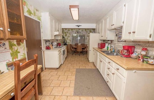 Al Tahoe House | Conveniently located Near Skiing and Beaches - Affordable, Adorable -948M~