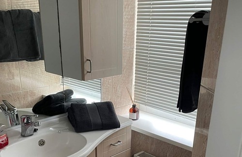 Badhoevedorp Apartment | Conveniently located quiet and spacious apartment
