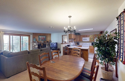 Mountain House Condo | Conveniently Located Condo with Shared Pool, Hot Tub - Walk to Slopes