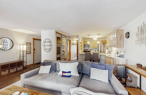 Eagle-Vail Condo | Conveniently located condo with full kitchen, fast wifi & next to golf course